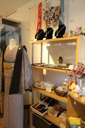 喫茶スペース併設の雑貨店